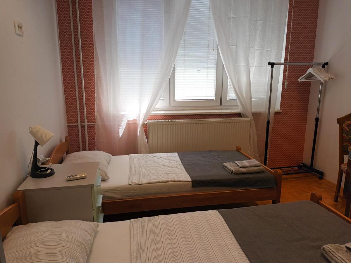 Zweibettzimmer mit Gemeinschaftsbad