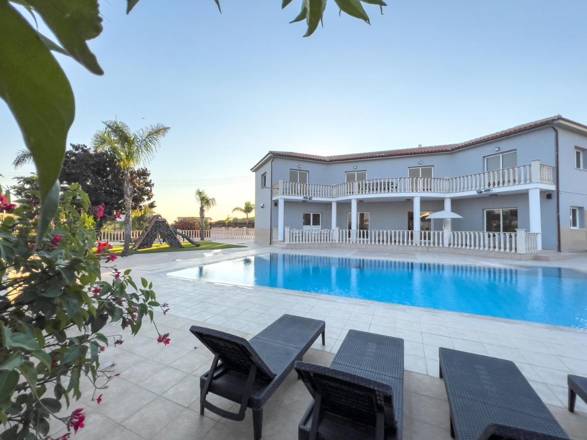 B&B Agia Napa - Grand villa Lynn seaview Ayia Napa - Bed and Breakfast Agia Napa