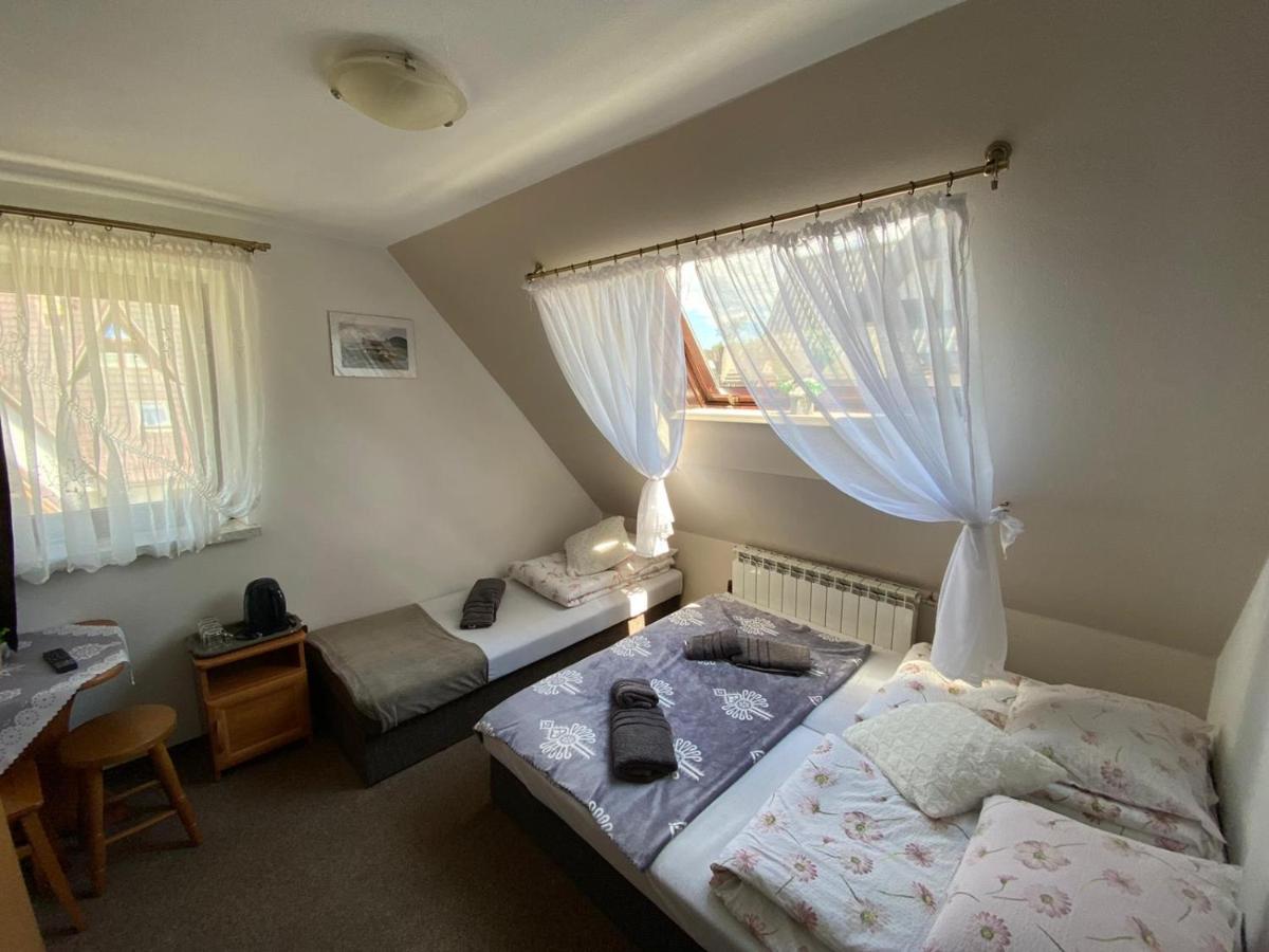 Dreibettzimmer mit eigenem Bad