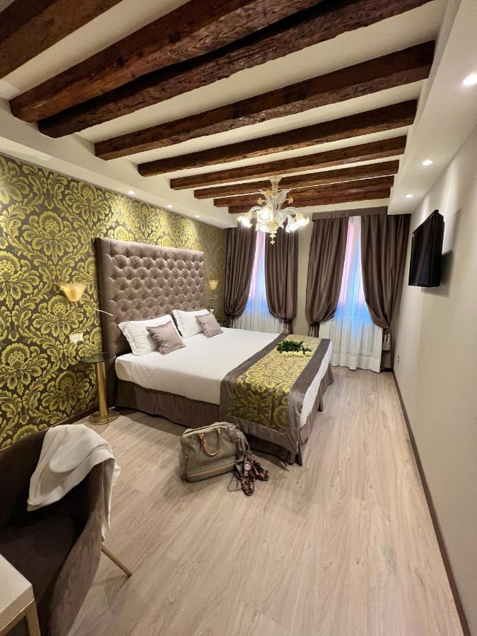 Junior Suite with Canal View