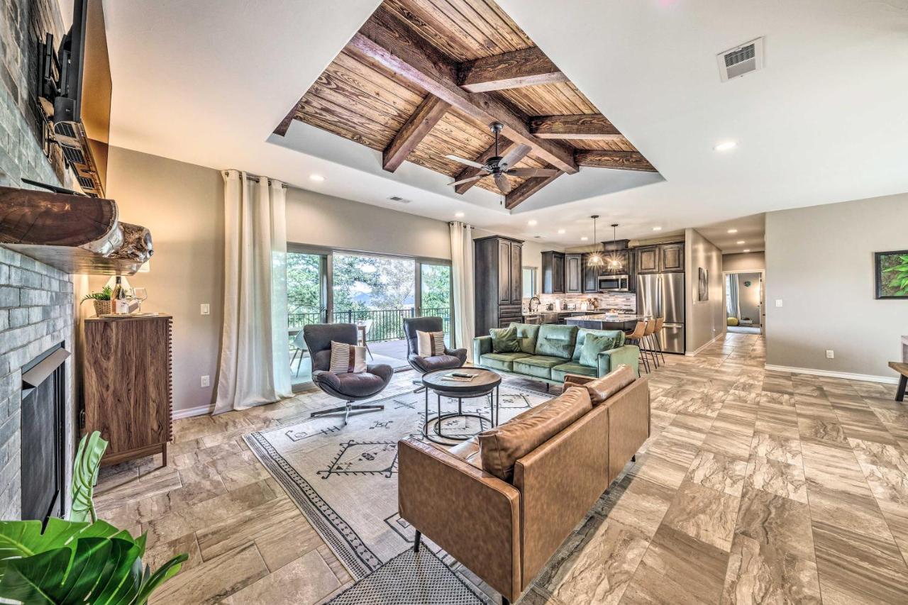 Modern Mtn Retreat, Walk to Lake and Trails! - B&B Ruidoso