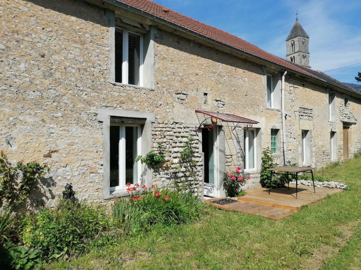 Maison renovee en pierres séjour spacieux avec jardin et terrasse aménagée près Omaha beach & Bayeux à 5mn de la mer tous commerces - Chambres d'hôtes Commes