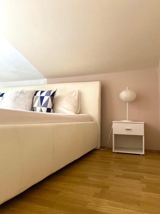 Apartman Bistro More, Drage - Bed and Breakfast Biograd na Moru