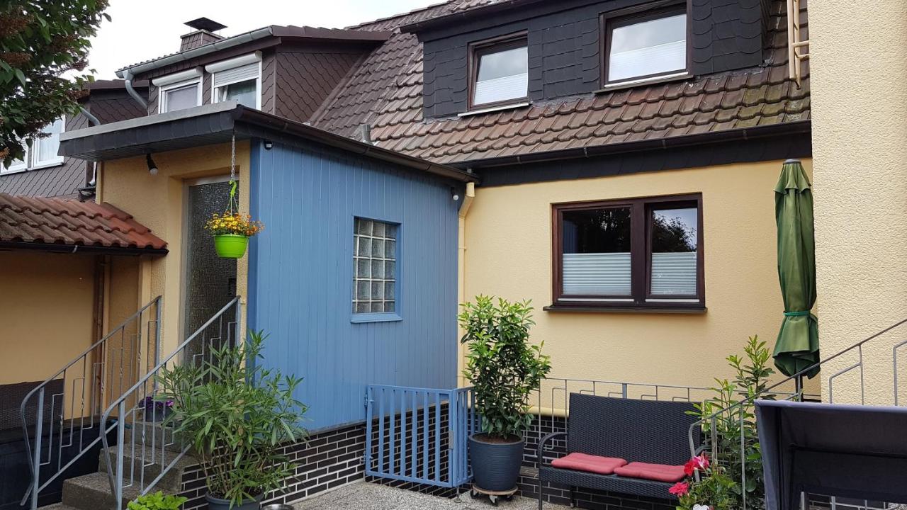 B&B Kassel - Ferienwohnung in Gartenlandschaft - Bed and Breakfast Kassel