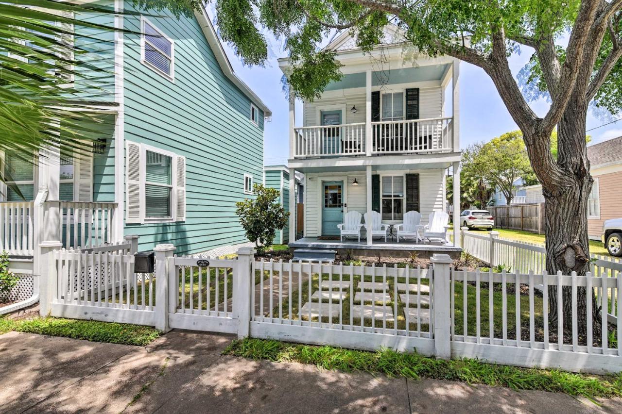 Walk to The Strand Historic Galveston Home! - B&B