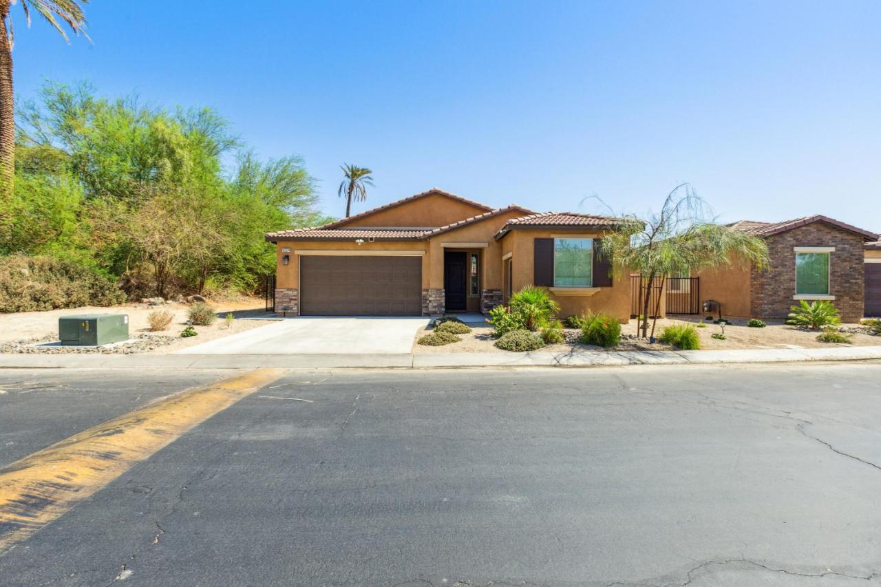 Desert Escape, Stunning View, Pool, BBQ, Firepit, Gated, Walk2 Coachella Music Festival - B&B