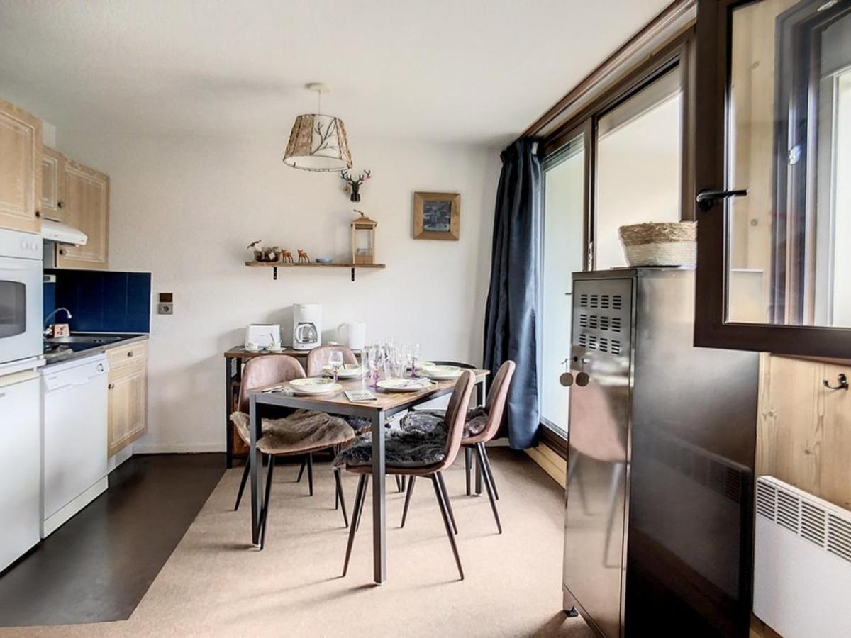 Studio rénové au pied des pistes avec balcon, parking et WiFi - FR-1-344-985 - B&B