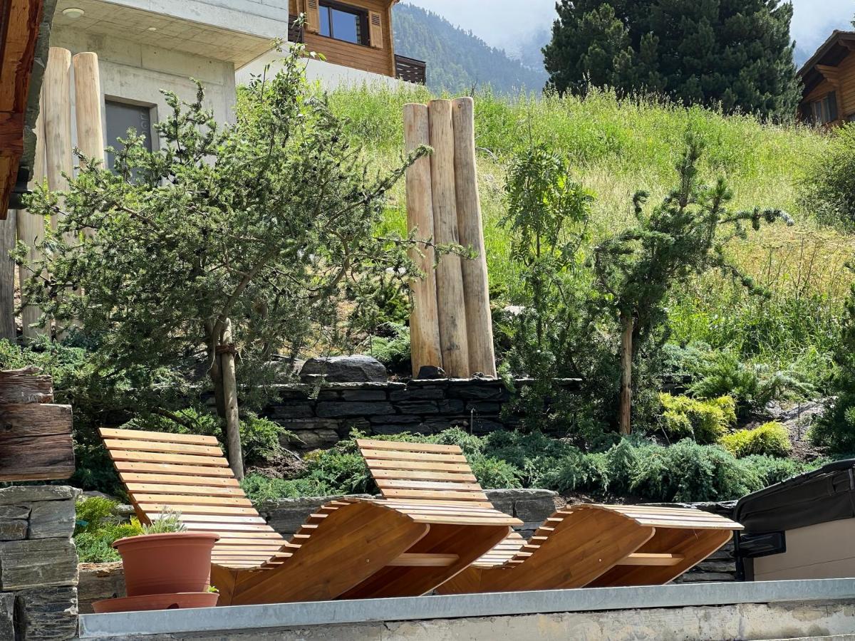 Three-Bedroom Apartment with Mountain View