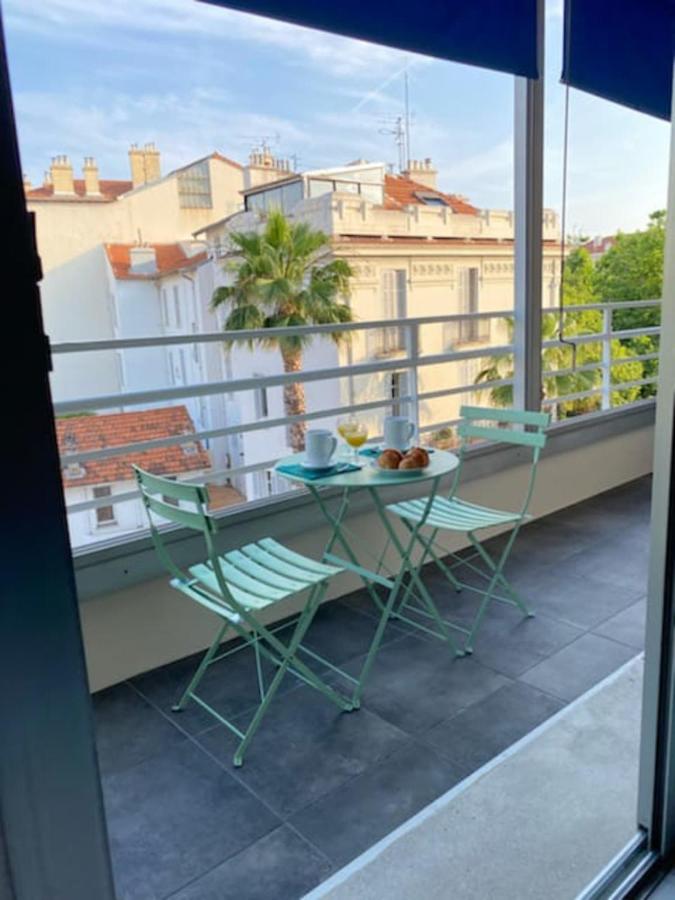 Spacious and Stylish One-Bedroom Apartment on Place de Gaulle Antibes - B&B Antibes