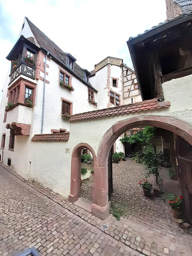 B&B Riquewihr - ADRIHOF à Riquewihr, Cour de l'Abbaye d'Autrey - Bed and Breakfast Riquewihr