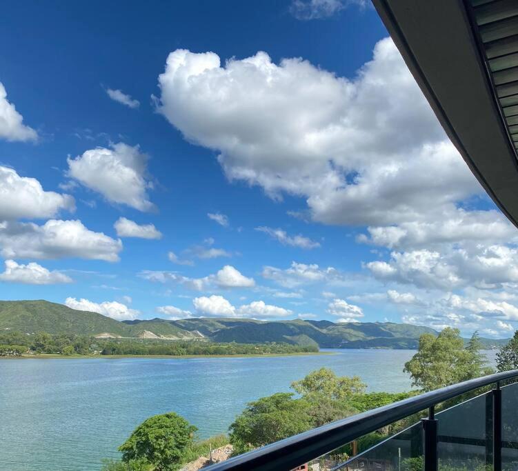 Departamento con vista al lago en Veneto Village - B&B