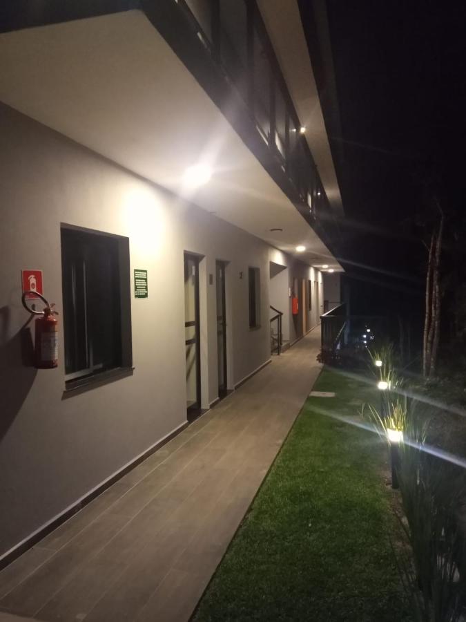Refúgio Praia Lagoinha Ubatuba-SP Condomínio Samola apto 05 - B&B