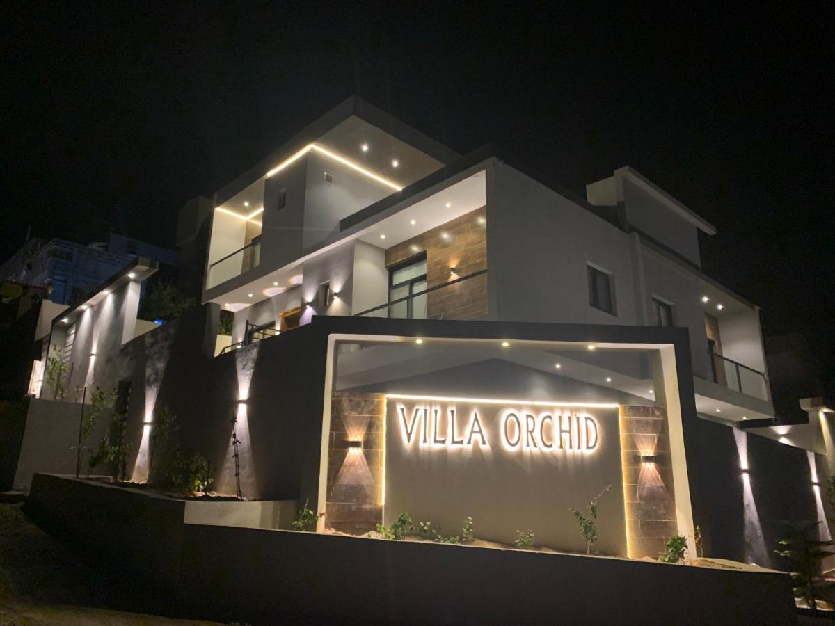 Villa with Garden View