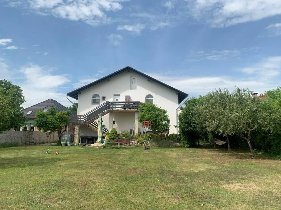 Érd - Csendes, kényelmes családi ház - B&B