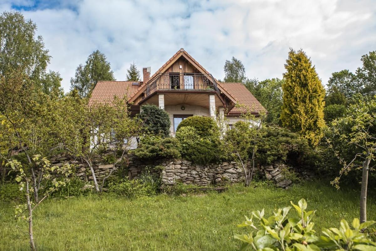 Jaworowy Stok z widokiem na góry i ogrodem