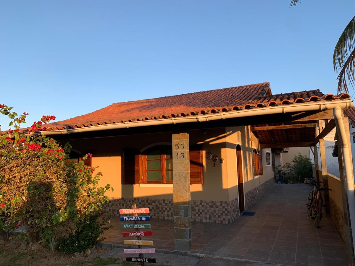 Casa bem espaçosa com piscina, campo de futebol e área gourmet a um quarteirão da lagoa de Praia Seca - B&B