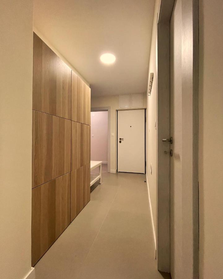 Luxe 4BR Apartment Split - B&B