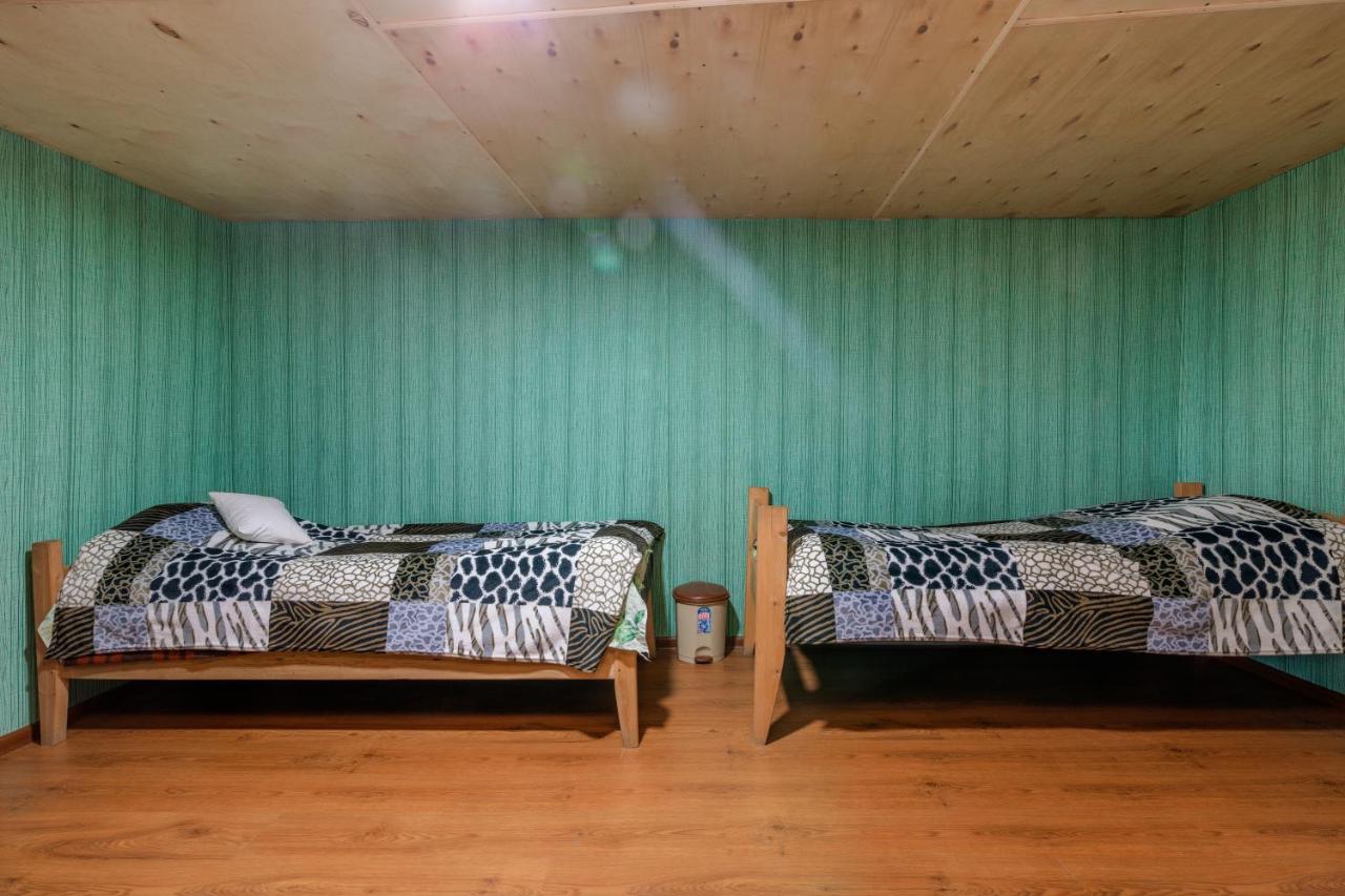 Vierpersoonskamer met Badkamer