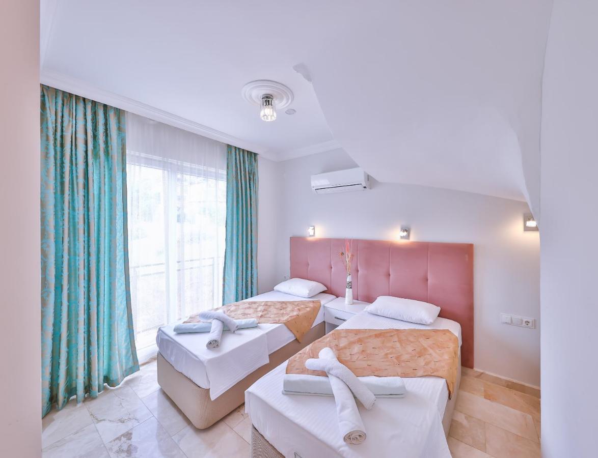 Tree Bedroom with Private Pool 4