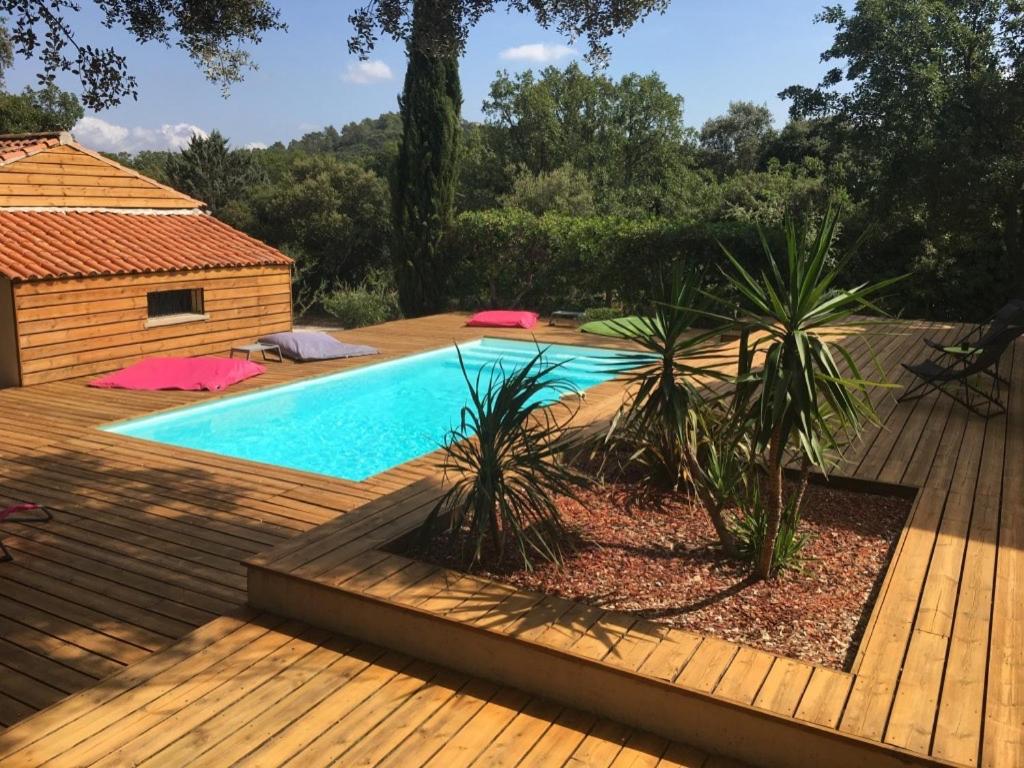 B&B Besse-sur-Issole - Villa contemporaine avec piscine au calme et sans vis-à-vis - Bed and Breakfast Besse-sur-Issole