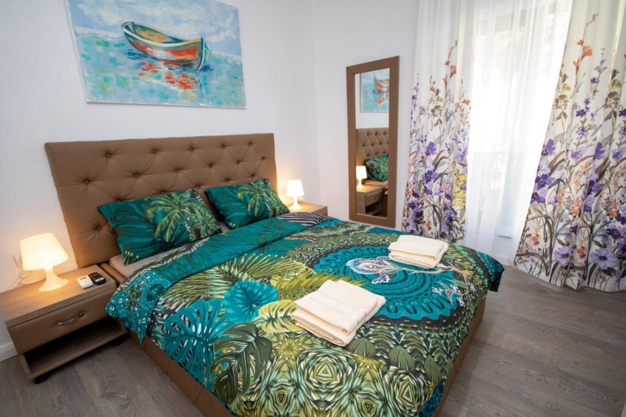 Camera Matrimoniale con Vista Giardino