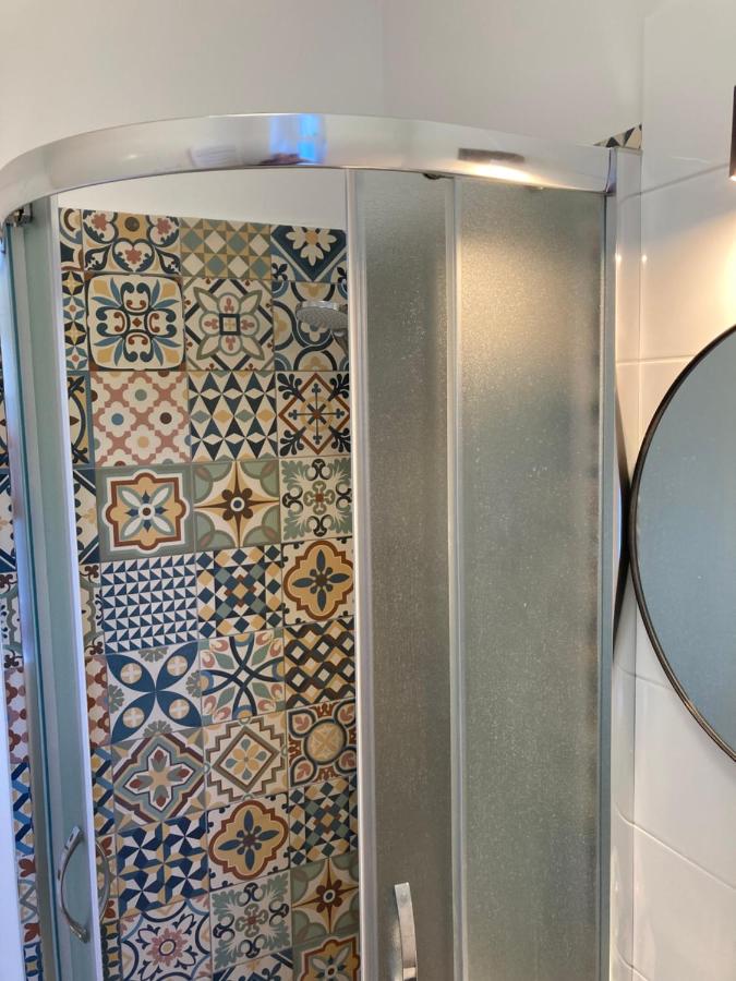 Single Room with Shared Bathroom