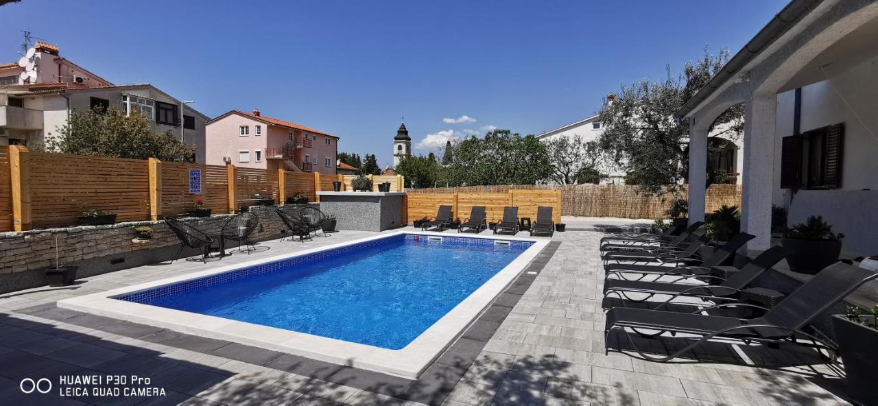 Apartment Brioni Sea,Garden,Poll view 2 plus 2 80m2 tiki bar - B&B