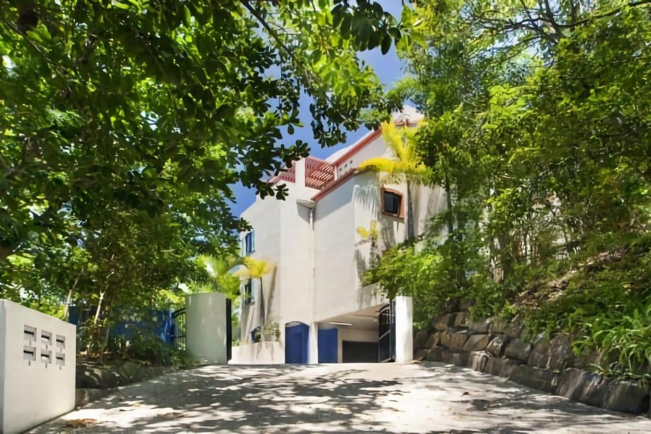 3 Hilltop Villas White Water Views from the Heart of Sunshine - B&B Sunshine Beach