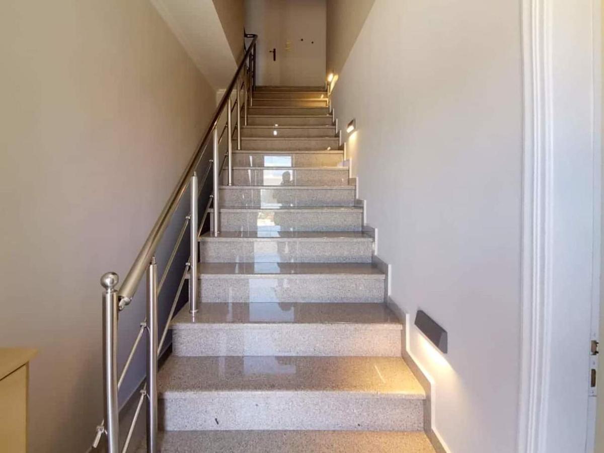 Dina's Apartment - Chambres d’hôtes Himarë