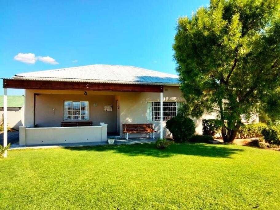 B&B Oudtshoorn - Sunnyside Farm Cottage, Oudtshoorn, South Africa - Bed and Breakfast Oudtshoorn