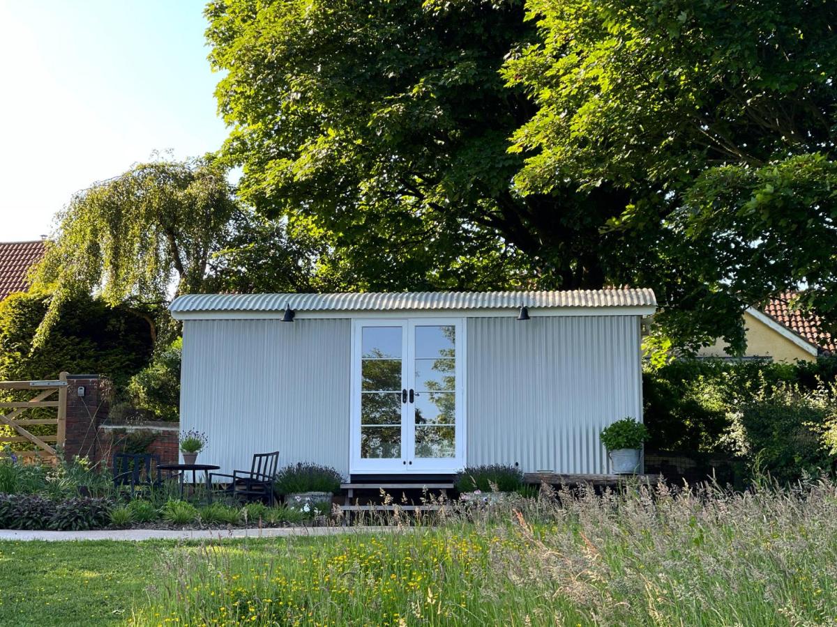 B&B Durham - Self-catering shepherds hut with private garden in Durhams idyllic countryside - Bed and Breakfast Durham