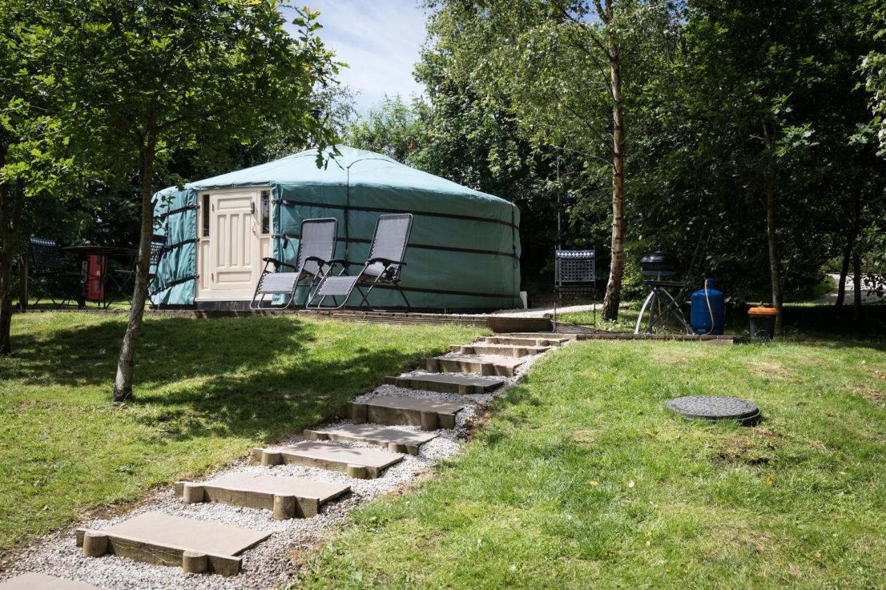 Yurt with Hot Tub near Hartington, Peak District - B&B