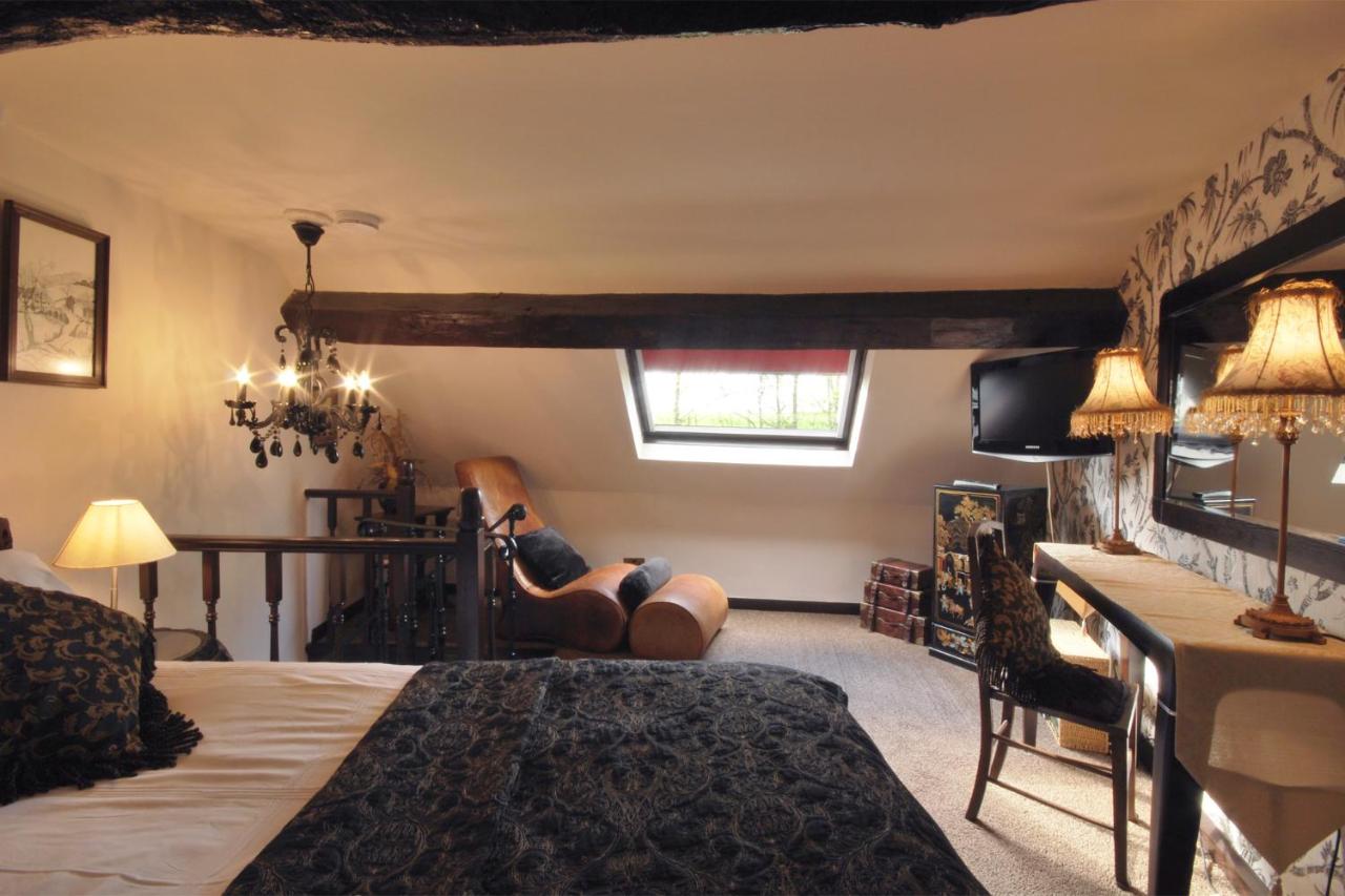 Suite with Hot Tub