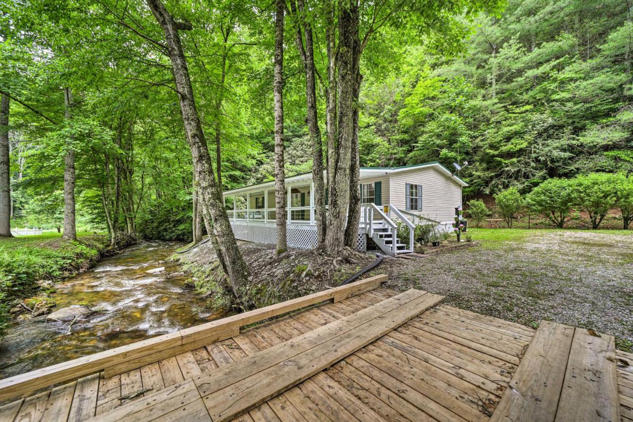 Tranquil Creekfront Bryson City Home with Grill! - B&B
