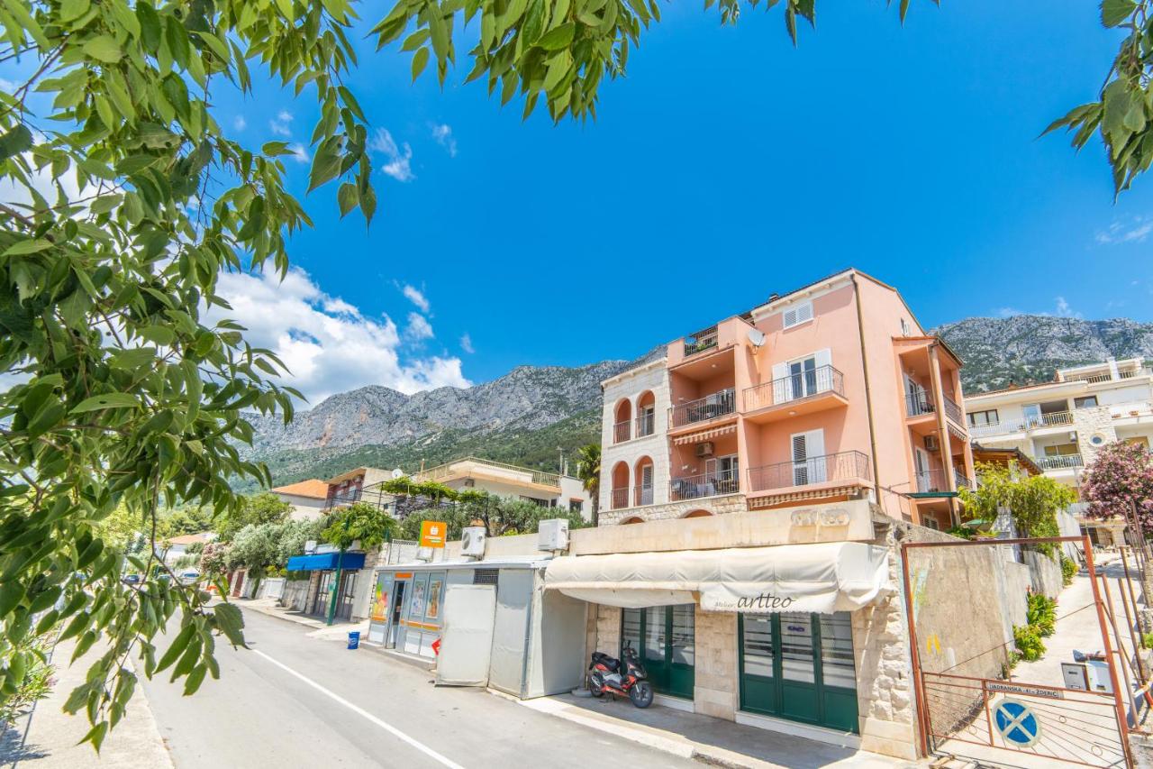 B&B Gradac - APARTMANI LILE - Bed and Breakfast Gradac