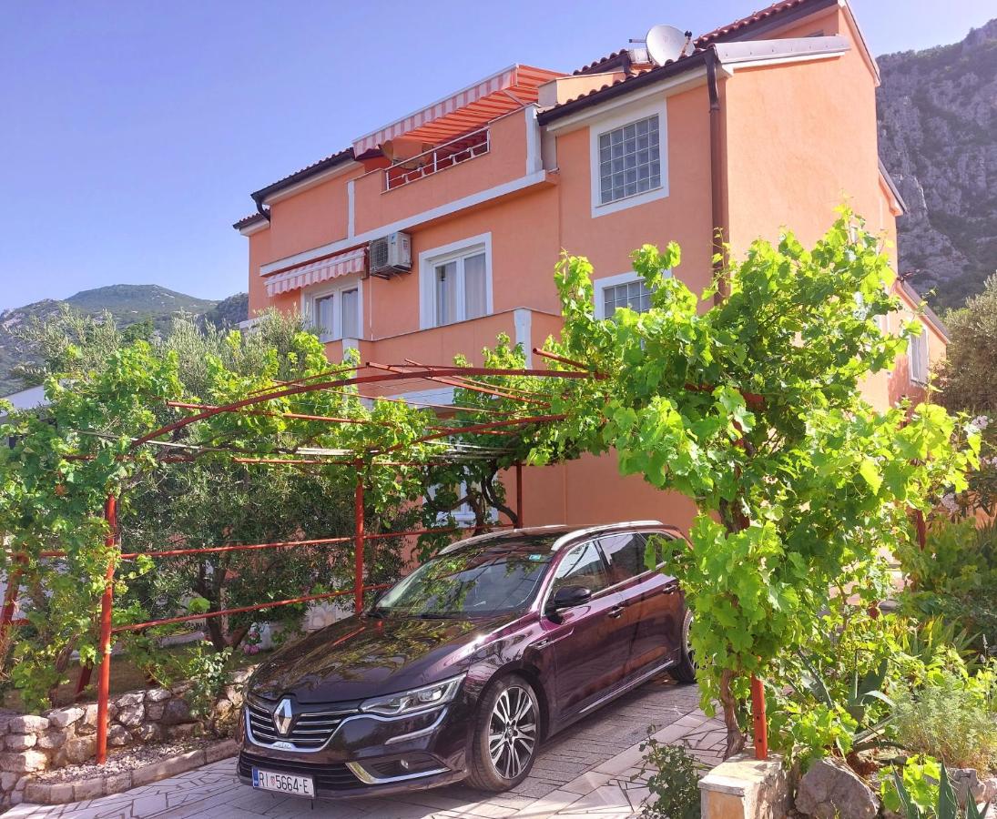 Apartman Sous les rochers - Bed and Breakfast