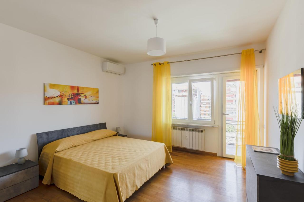 B&B Roma - Cinecittà incantevole e moderno 2+2+1 AC WiFi - Bed and Breakfast Roma