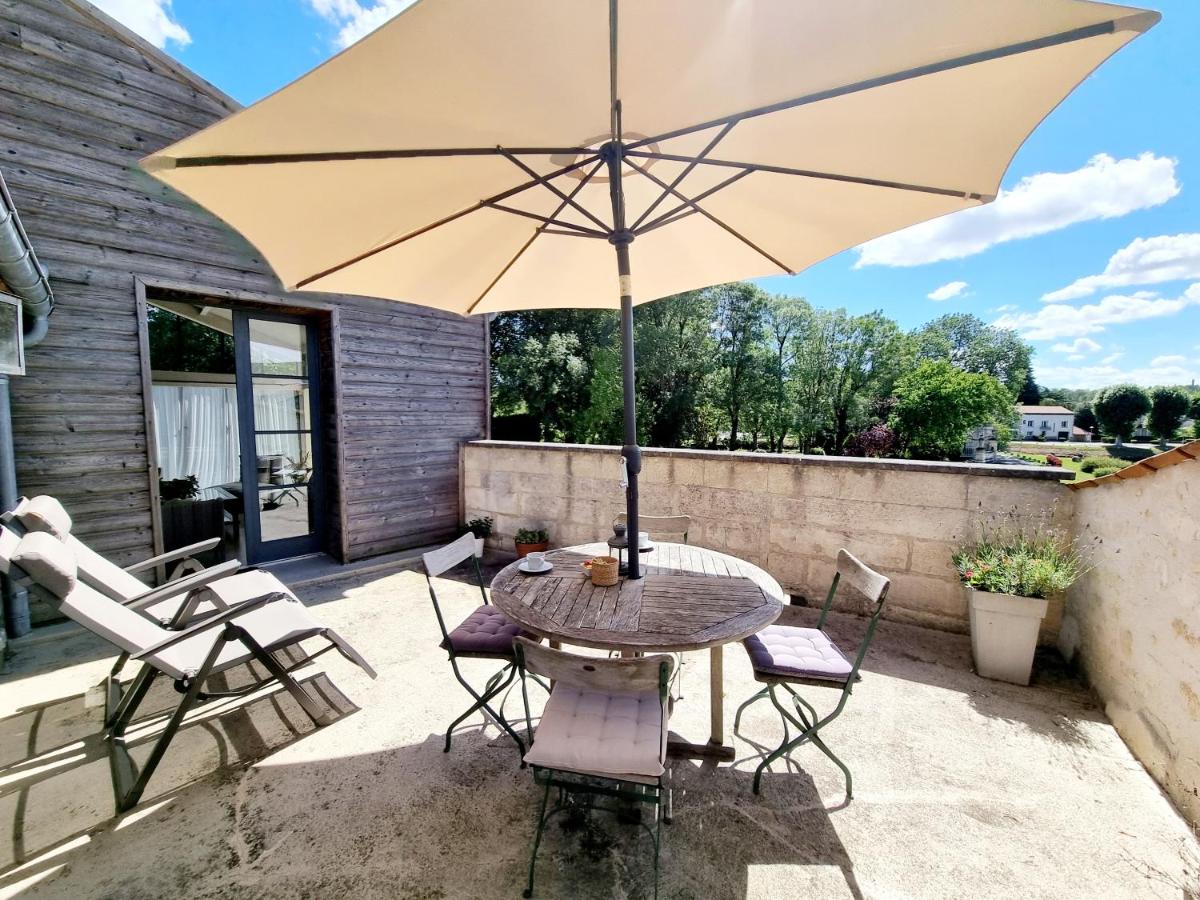 QUAI 3 loft moderne et lumineux les pieds dans l'eau - Ferienwohnung Jarnac