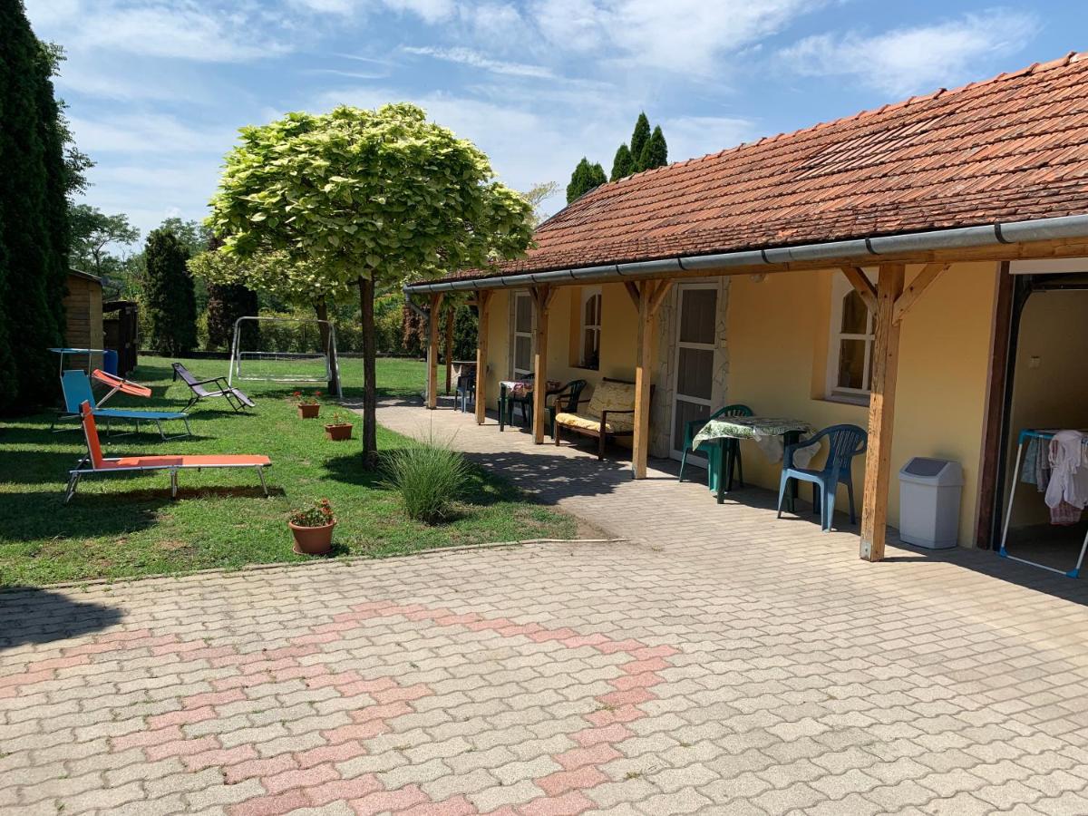 Tina Apartman - Ferienwohnung Poroszló