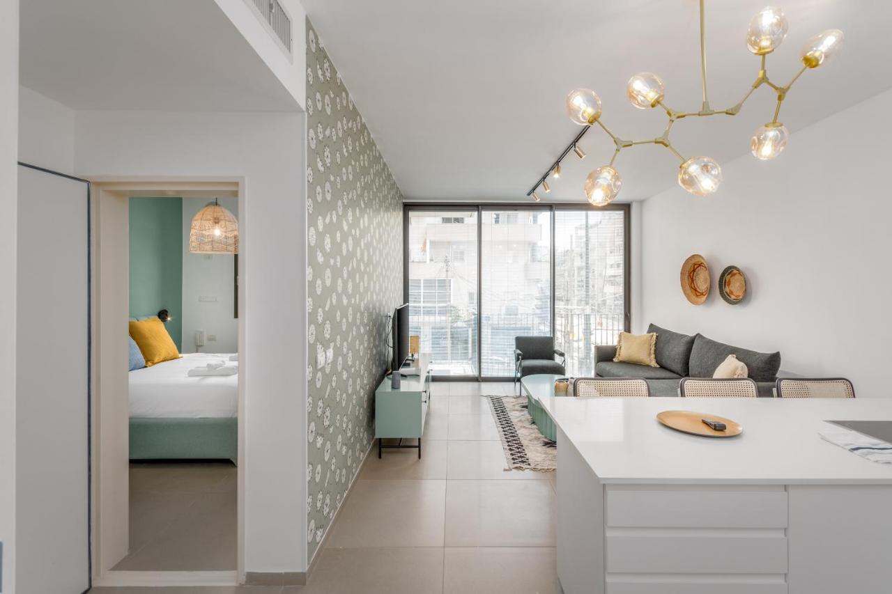 Hilton Beach Area- Perfect 1 BDR in a new building - B&B