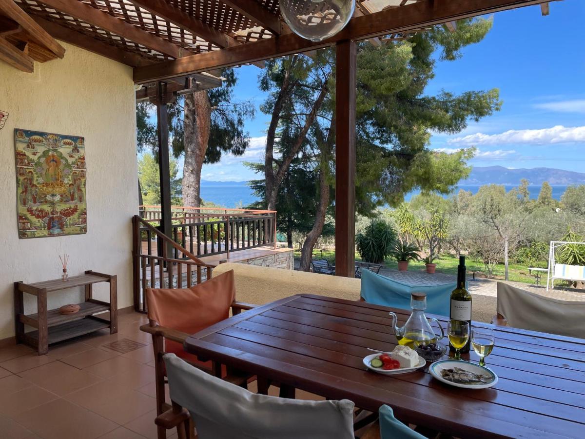 Stunning Evia Sea View Country House - B&B Roïdhítsa