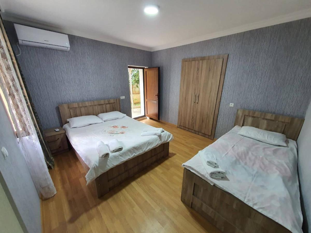 Großes Doppel-/Zweibettzimmer