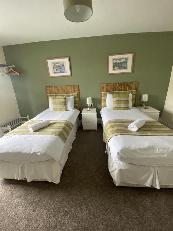 Twin Room with Shower
