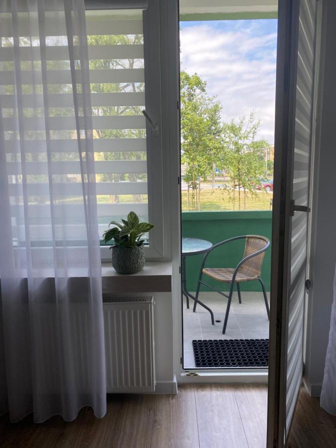 Nowoczesny Apartament w Dzierżoniowie - parter - balkon - pokój + sypialnia - Chambres d'hôtes Dzierżoniów