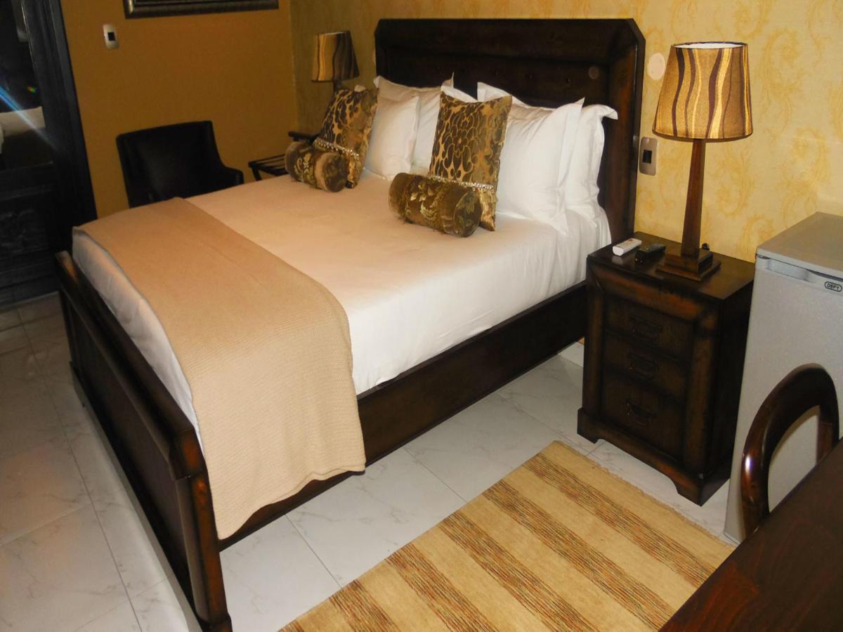Standard Double Suite