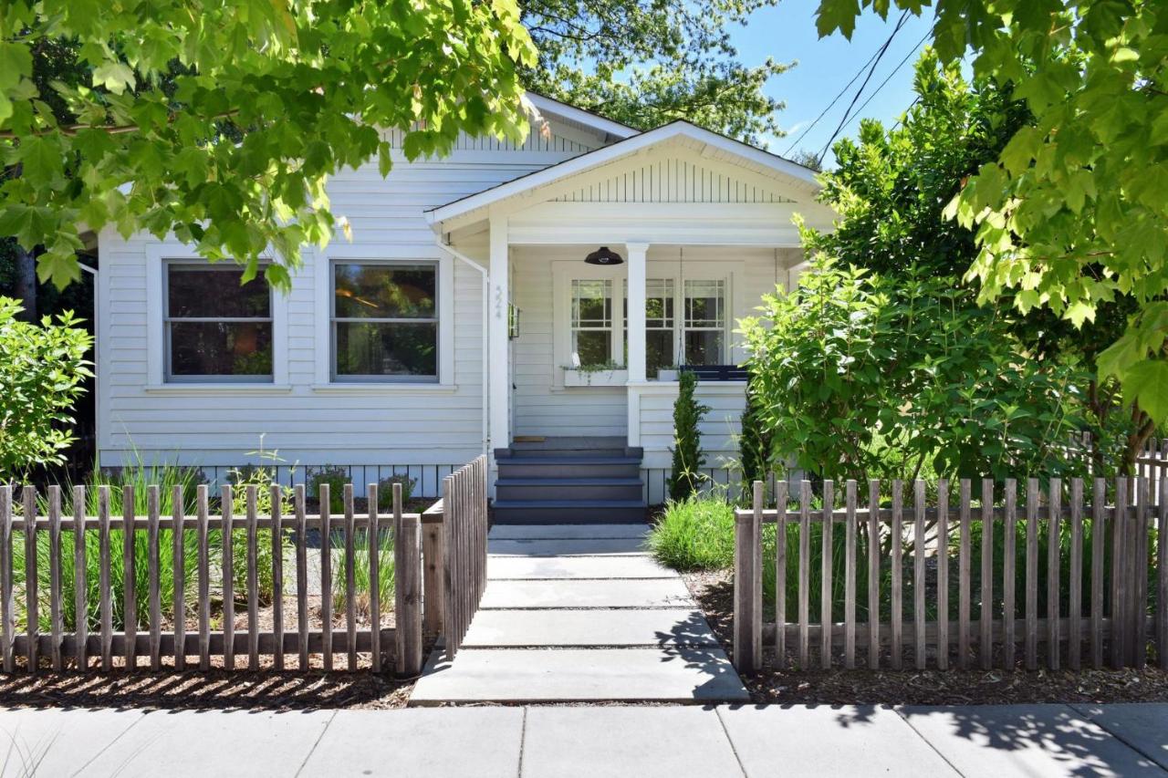 Fitch St Escape! 2 Bdrm Bungalow Only Blocks From The Plaza! - Chambres d’hôtes