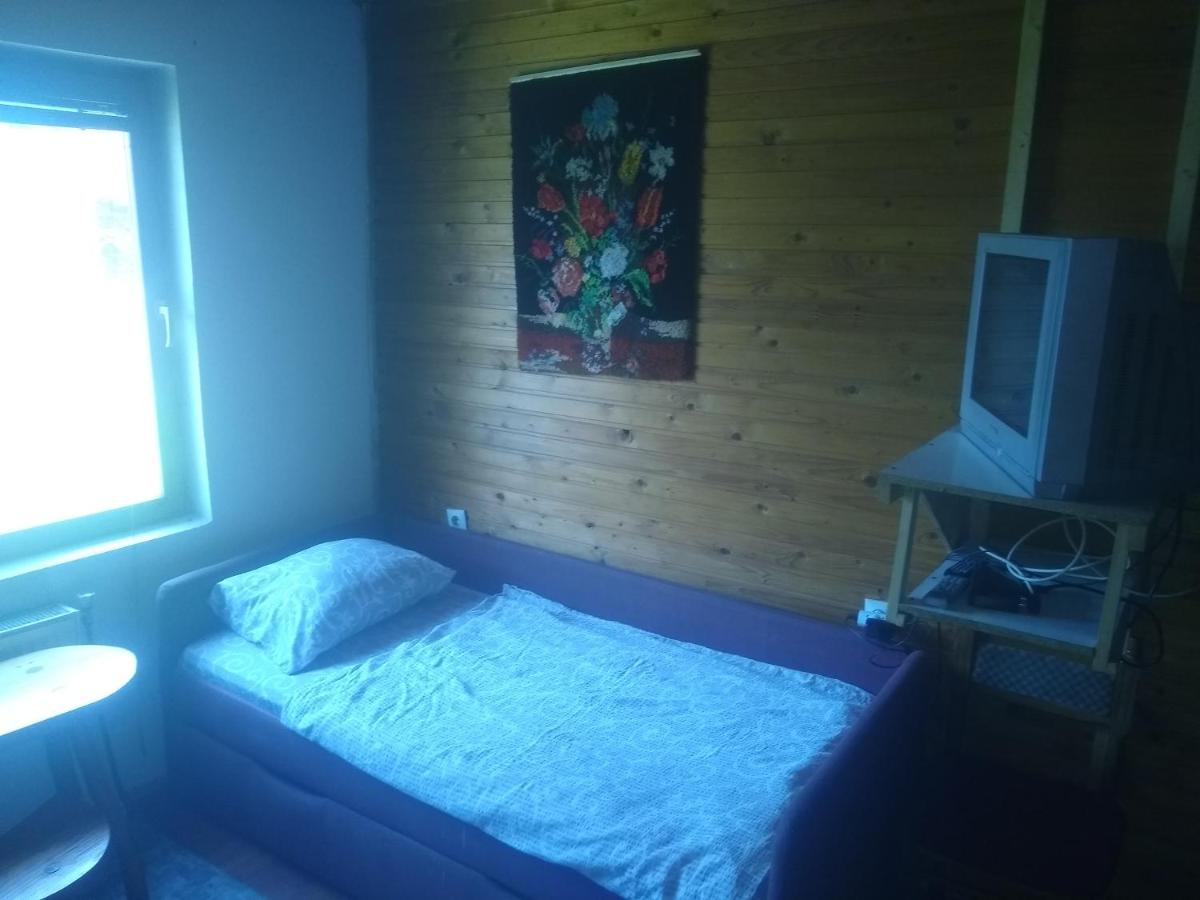 Kleine Tweepersoonskamer met 2 Aparte Bedden