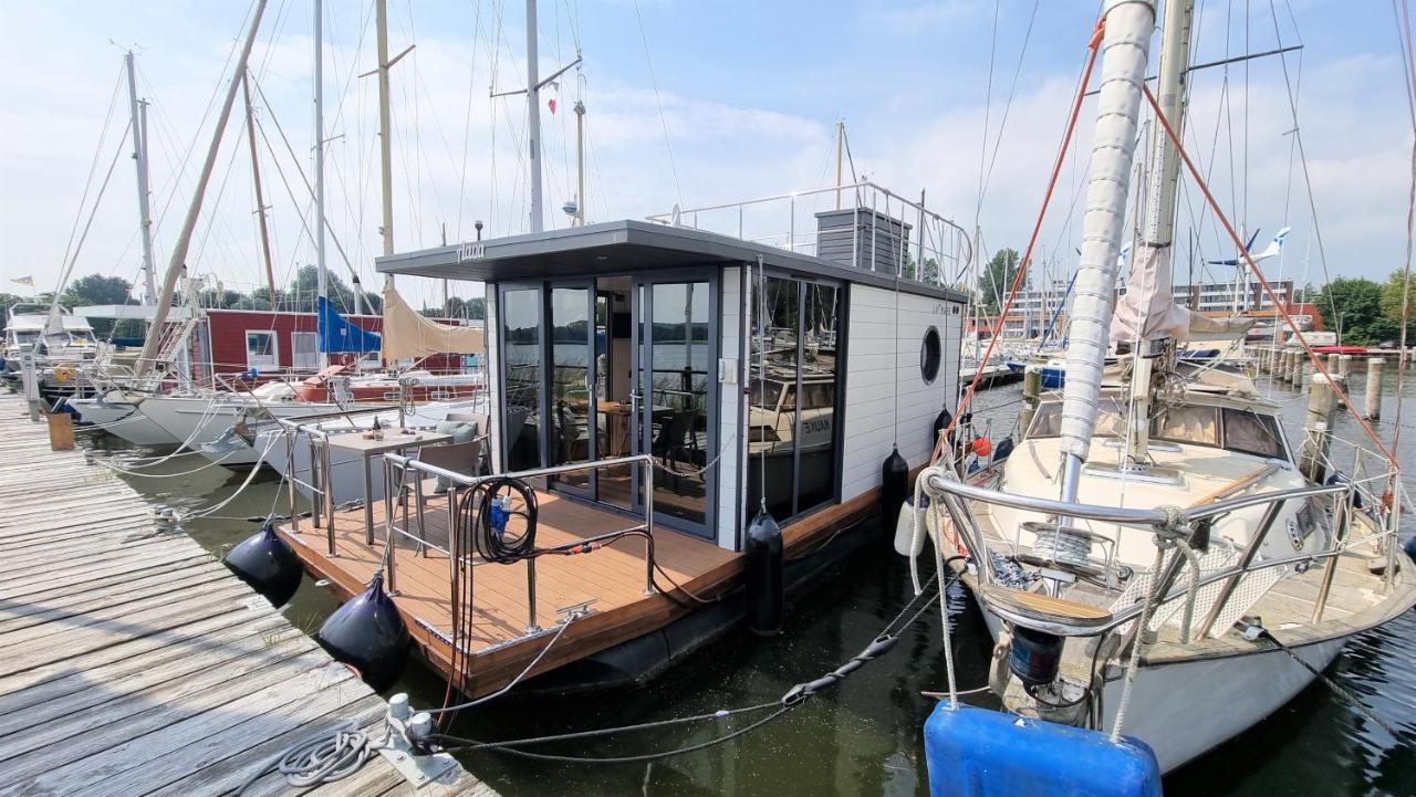 B&B Schleswig - Hausboot Aava - Bed and Breakfast Schleswig