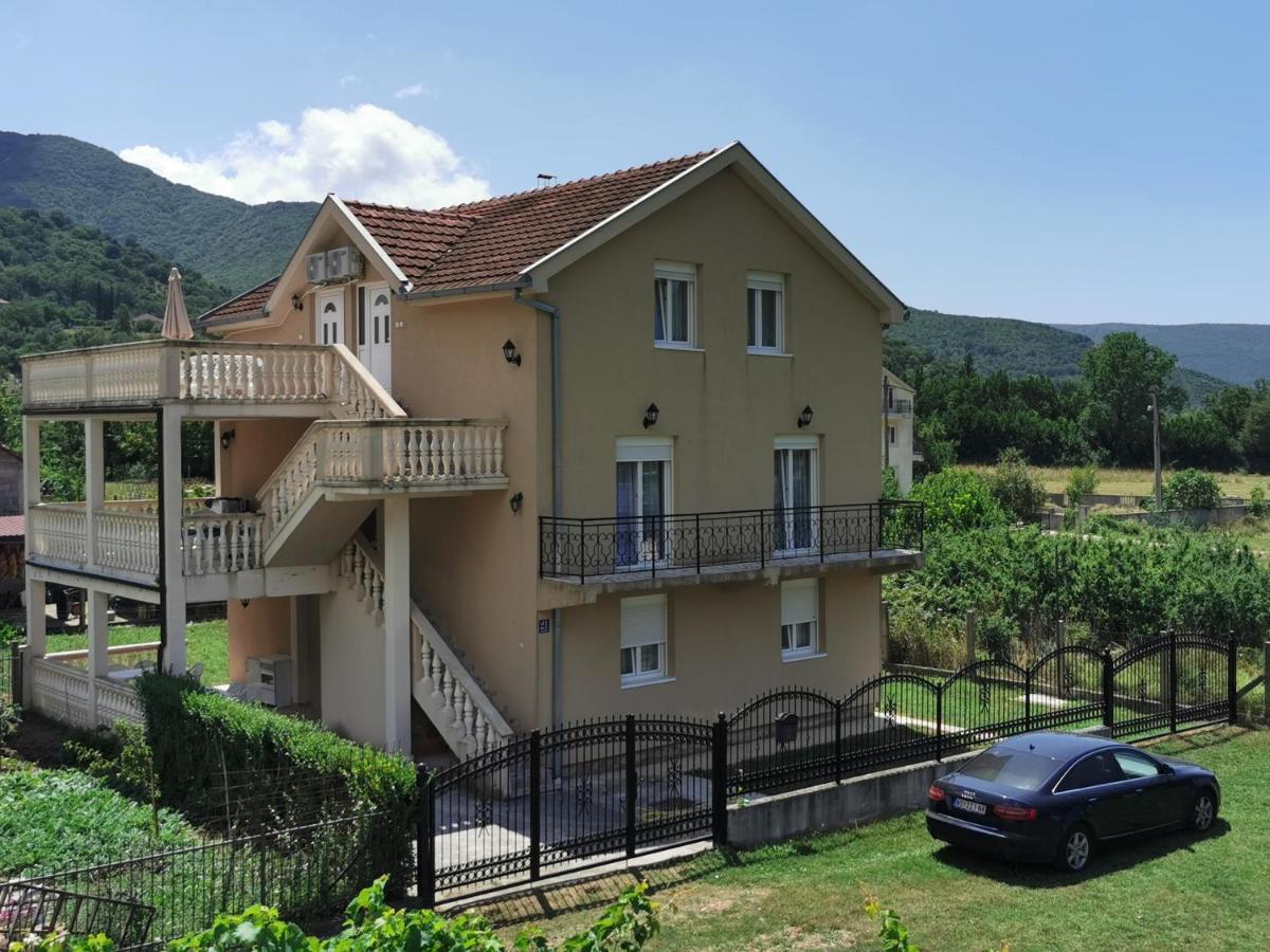 Ana apartmani Zelenika - B&B Zelenika