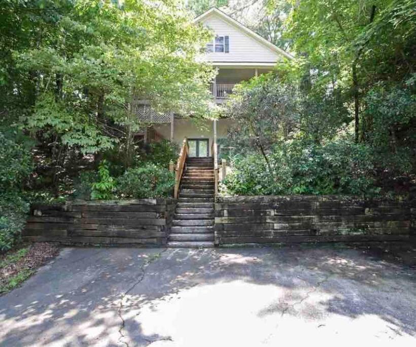 Peaceful treetop escape! Pool table, grill, games, sleeps 10! - B&B